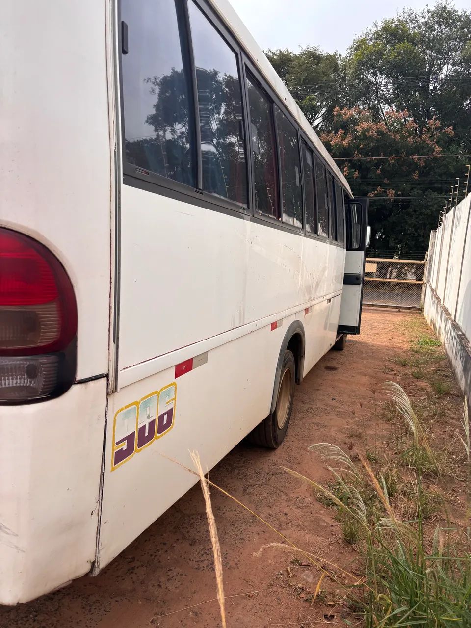 Vende - se microônibus ano 2006 - Foto 2