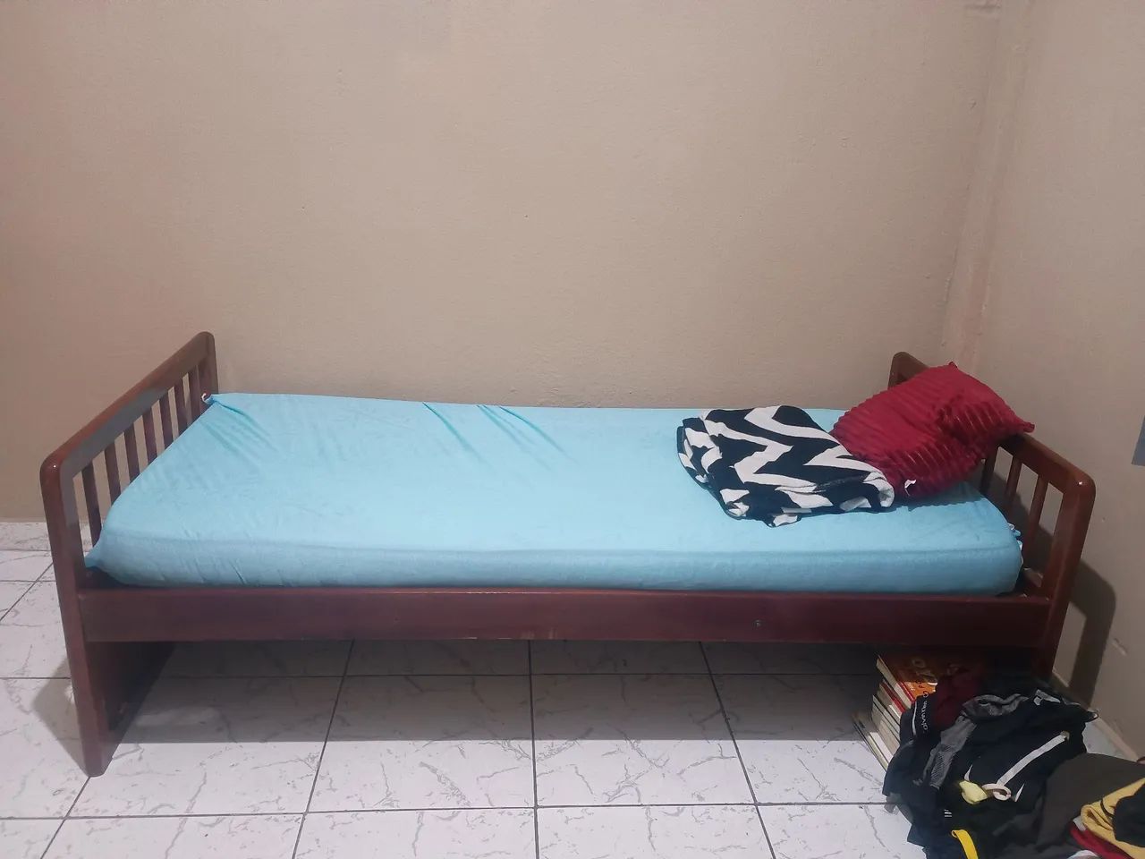 Cama de madeira com colchão  - Foto 3