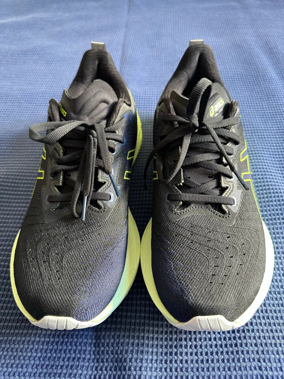 Tênis Asics Novablast4 Preto/Roxo/Amarelo/Tam41 - Calçados