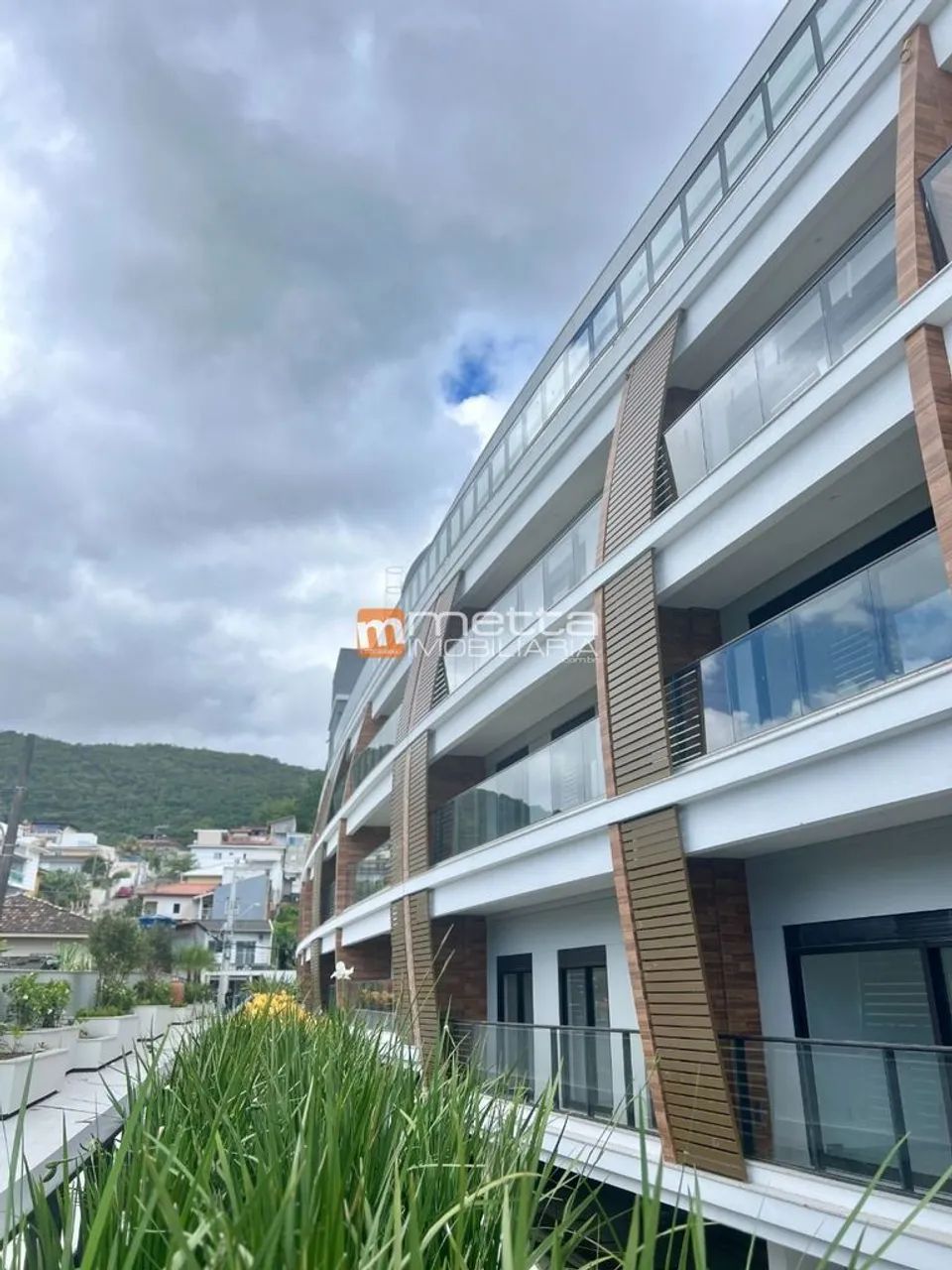Apartamento à venda no Saco Grande com 2 vagas e lazer completo