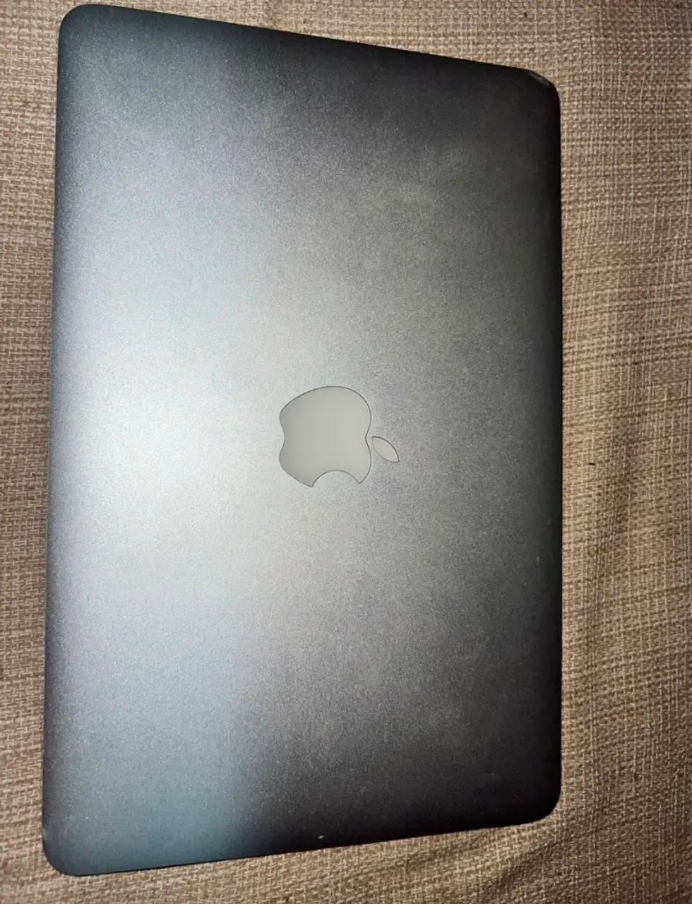 Vendo MacBook Air de 13 polegadas em bom estado de conservação, ideal para estudos - Foto 3