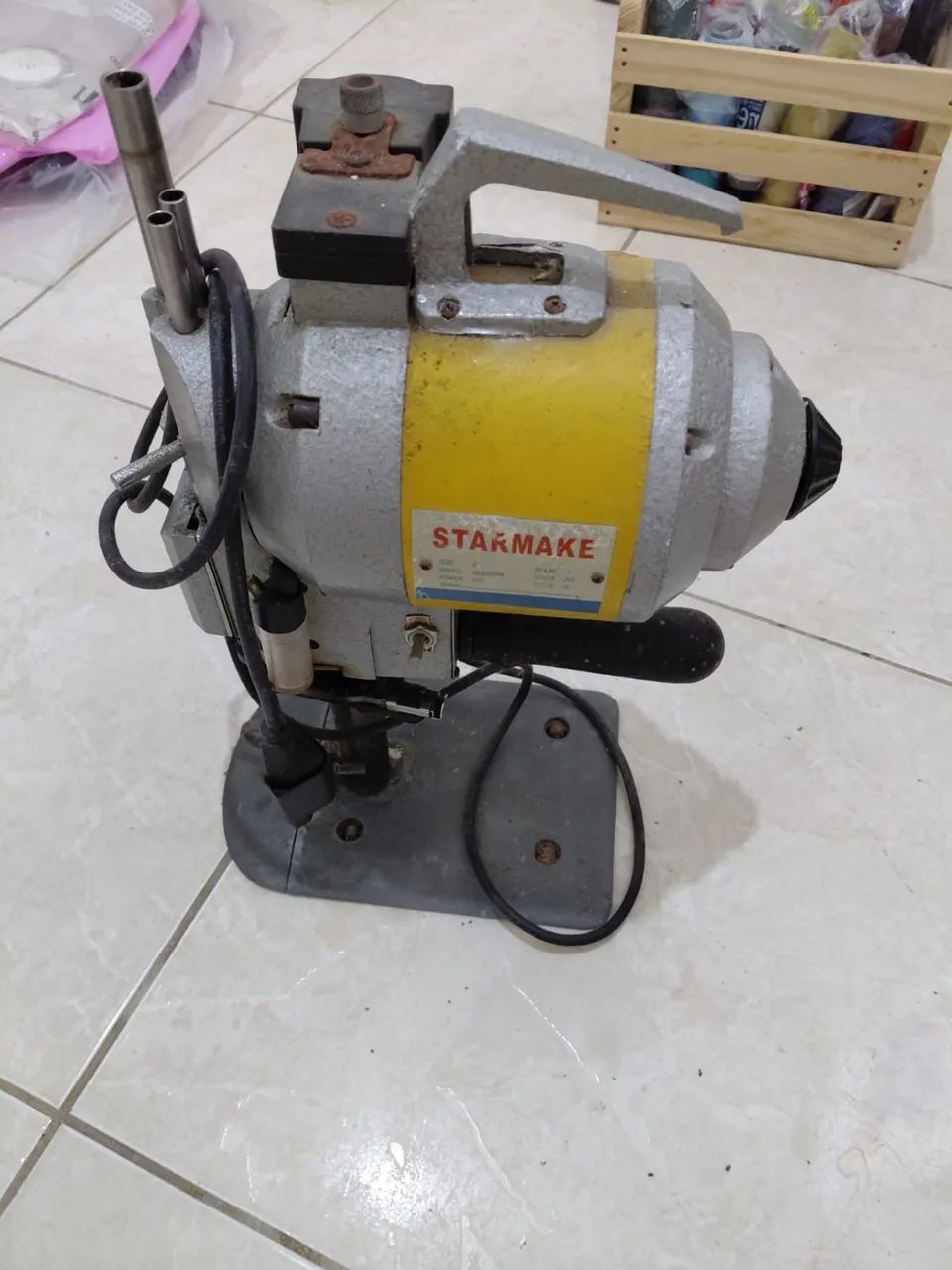 Máquina de corte para confecção