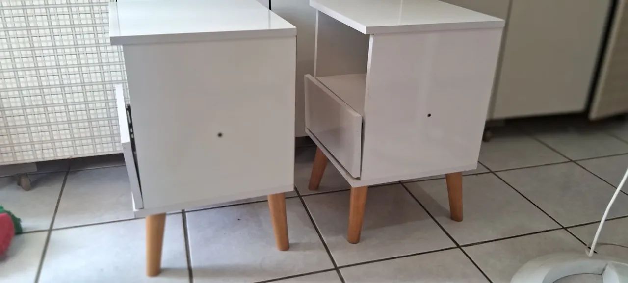 Mesas de  cabeceiras com pés RETRÔ  - Foto 2