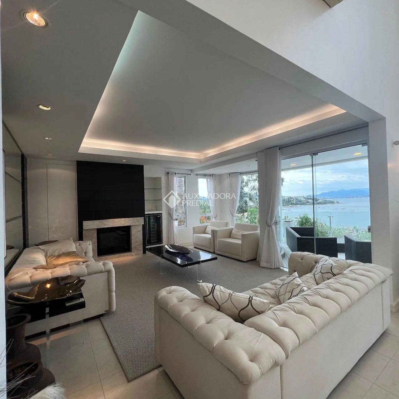 Casa residencial à venda em Cacupé com 6 dormitórios/quartos e área útil de 991 m².