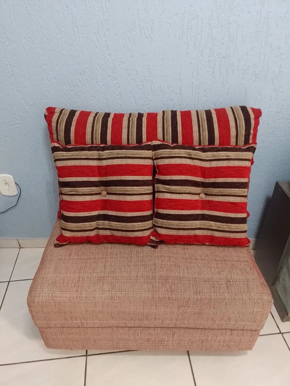 Sofá grande (em duas partes) com puff - Foto 3