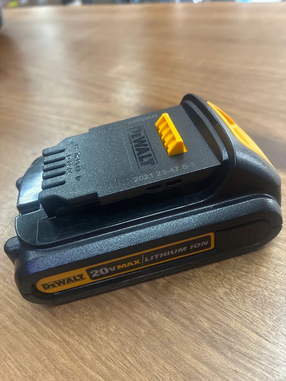 Bateria original dewalt 20v 1.3h nova - Foto 3