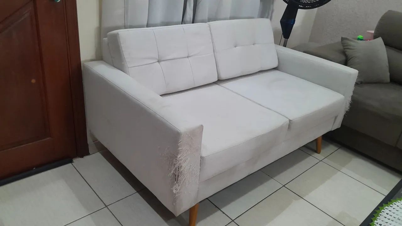 Vendo sofá de dois lugares 65204303889665122