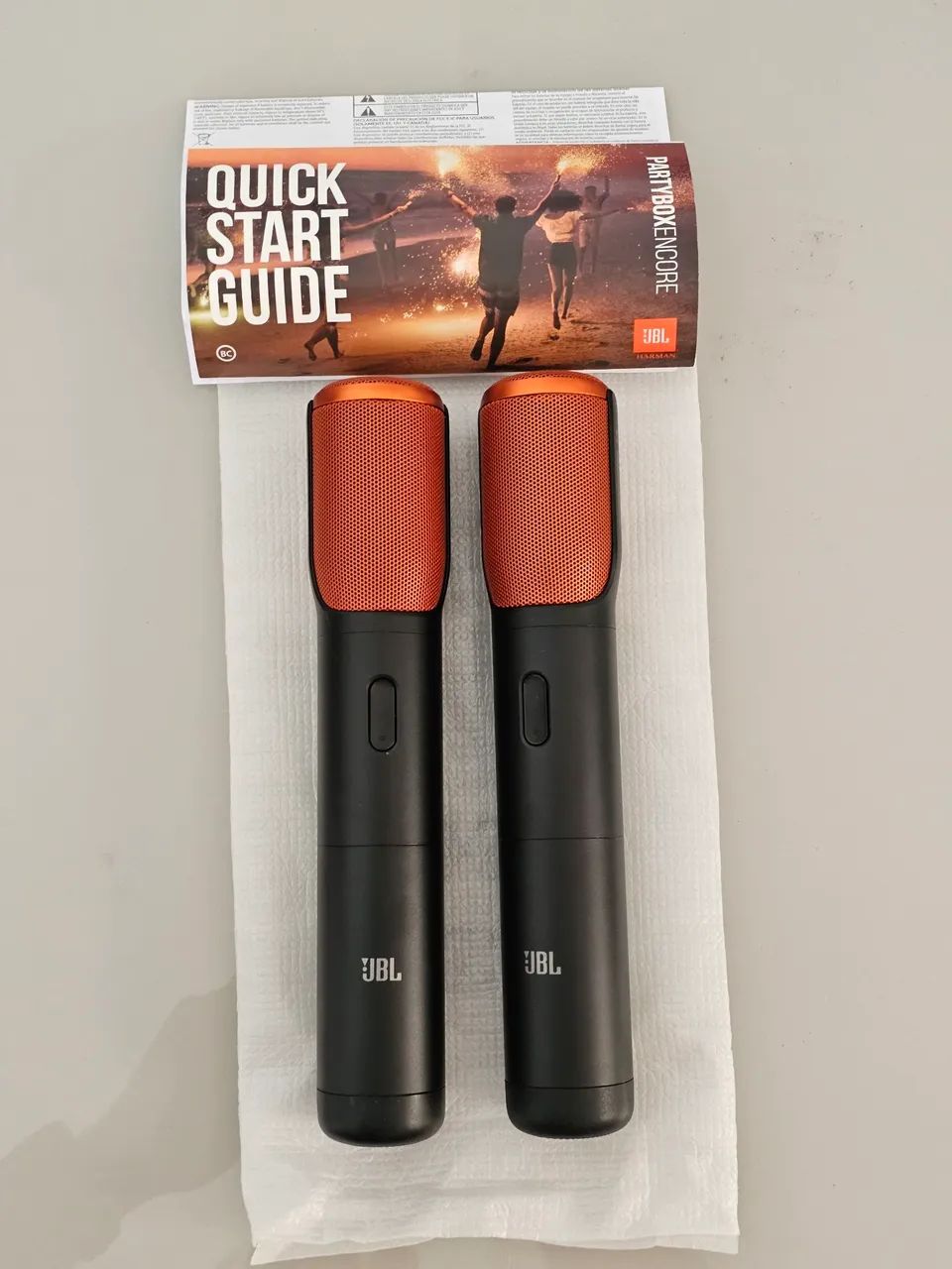 Par de Microfones Originais JBL PartyBox Encore Sem Fio e Funcionando Perfeitamente.