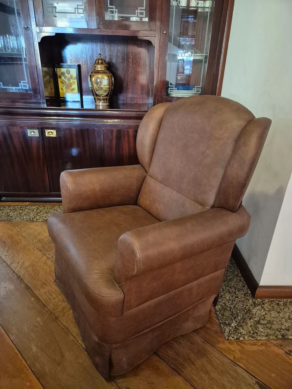 Poltrona de balanço em courino