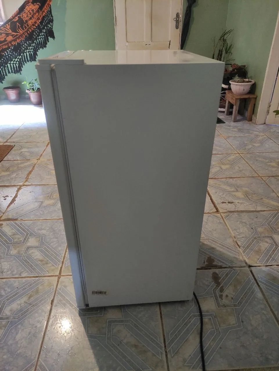 Frigobar Midea 93 Litros Branco (modelo MRC10B1) - Foto 4