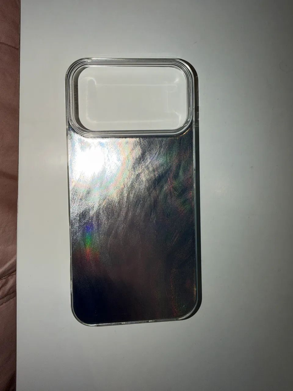 Capa de celular prateada/ Capinha prata - Iphone 17 PRO MAX (é nova, não foi usada) - Foto 3