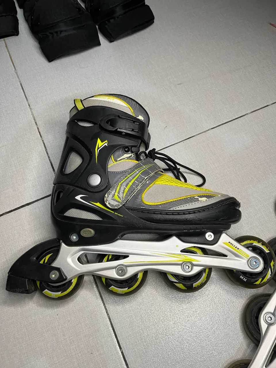 Patins Inline JJ Jones Regulável com kit proteção- Pouco Usado - Foto 5