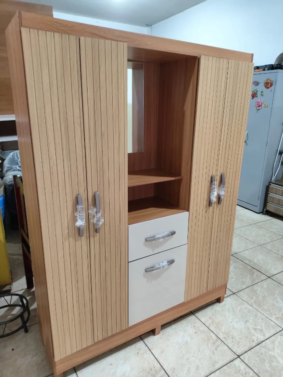 GUARDA ROUPA MALASIA. NOVO