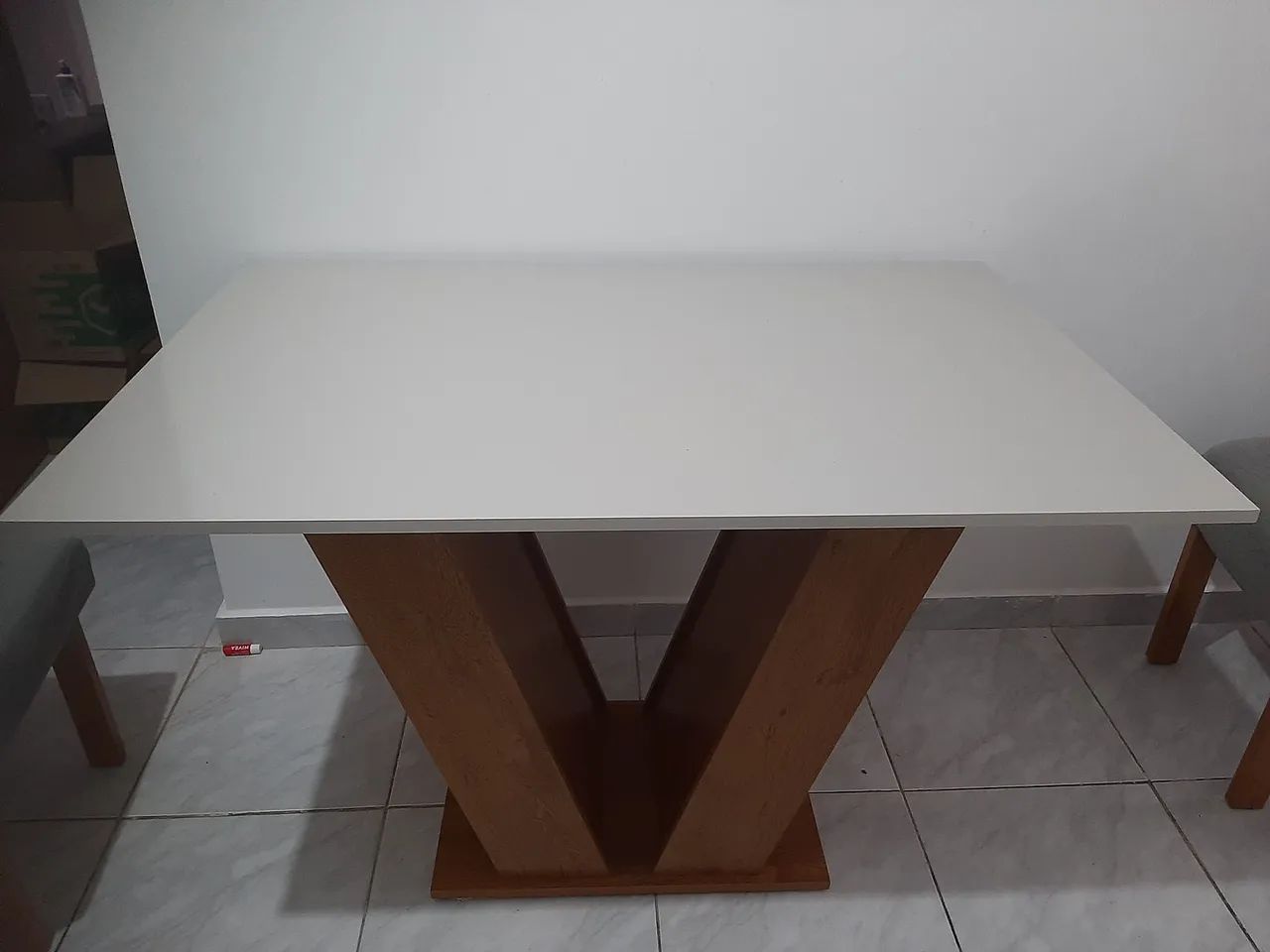 Mesa - (Somente a mesa, sem as cadeiras)