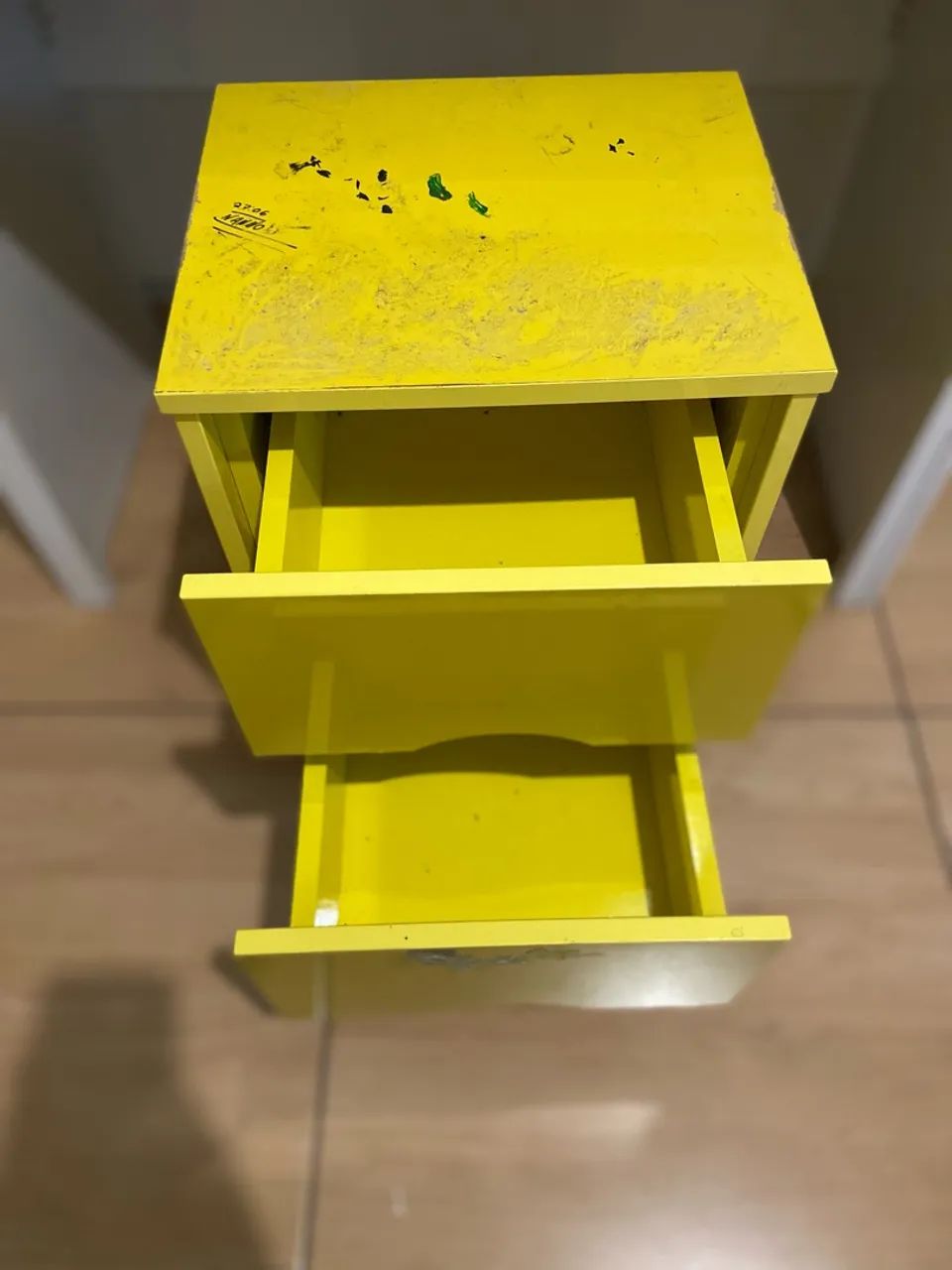 Vendo escrivaninha e criado  - Foto 4