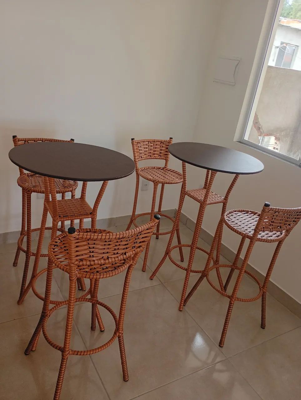 Mesa Bistrô com 4 cadeiras 