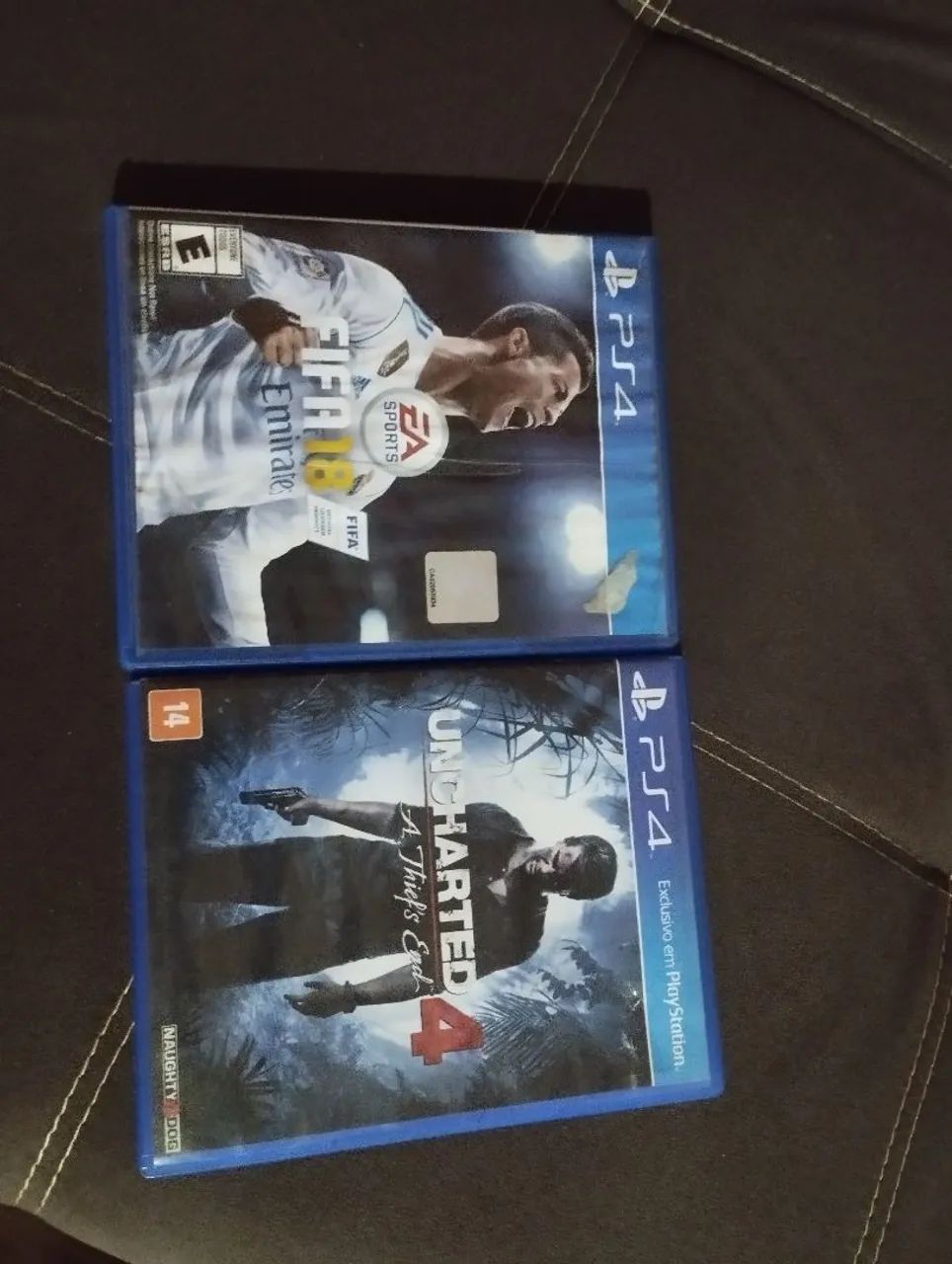 PS 4 SLIM DE 1TR + 2 CONTROLES E 2 JOGOS NA CAIXA  - Foto 4