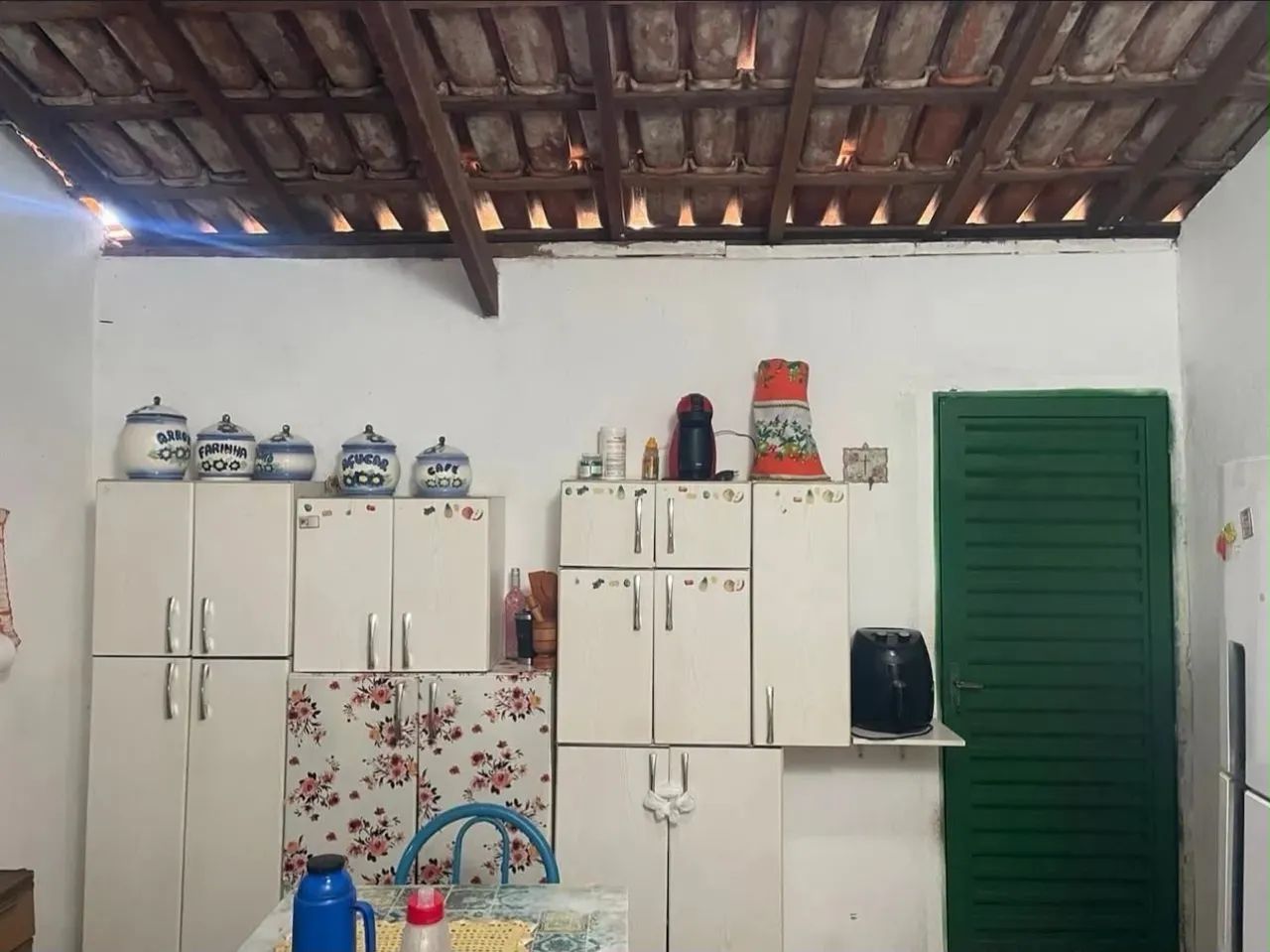 Casa simples com 3 quartos sala banheiro social área de serviço - Foto 3