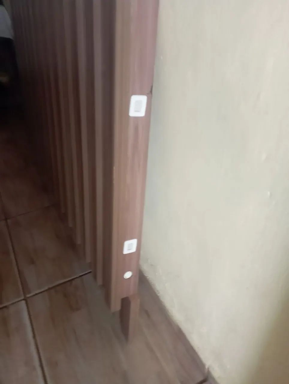 Vendo cabeceira de cama com Leds e criado mudo - Foto 2