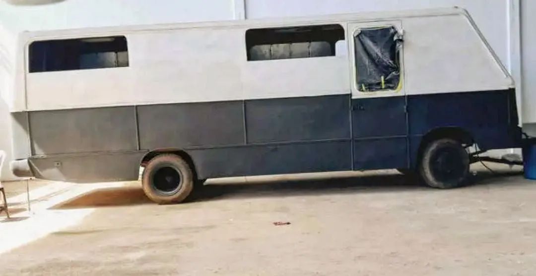 Ônibus estilo trailer