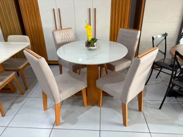 Mesa Celeste Redonda + 4 Cad Lia (Cedro/Linho Bege) - ?