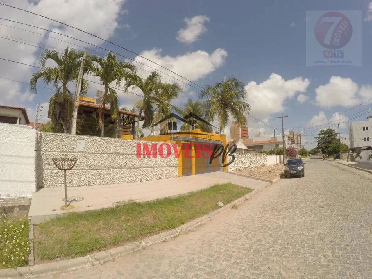 casa no Bessa a 250 metros da praia.