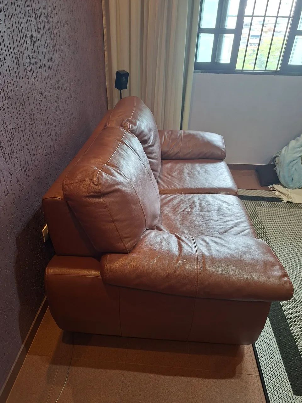 Sofá de couro 2 lugares conservado - Foto 4