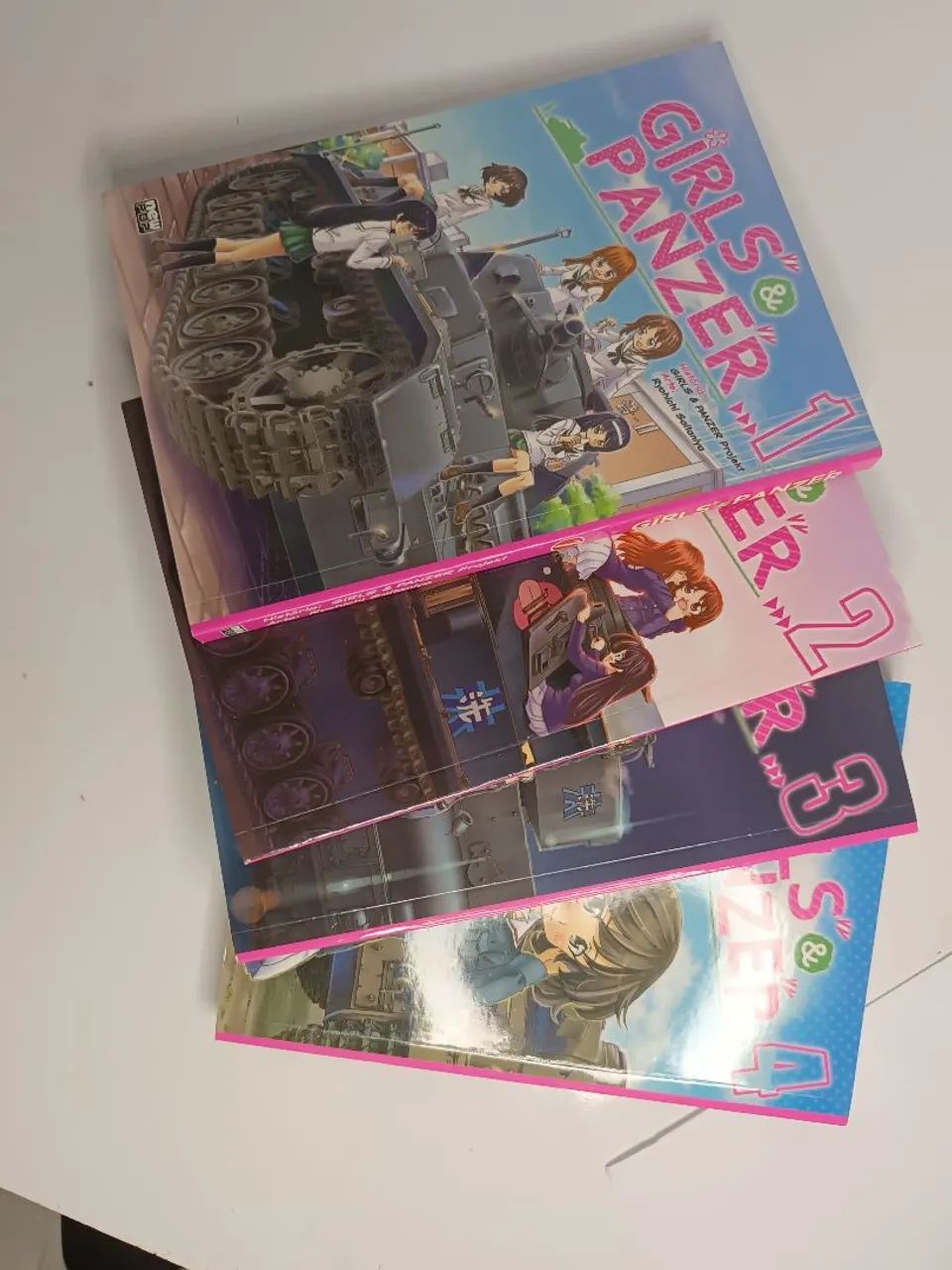 Girls & Panzer 1-4