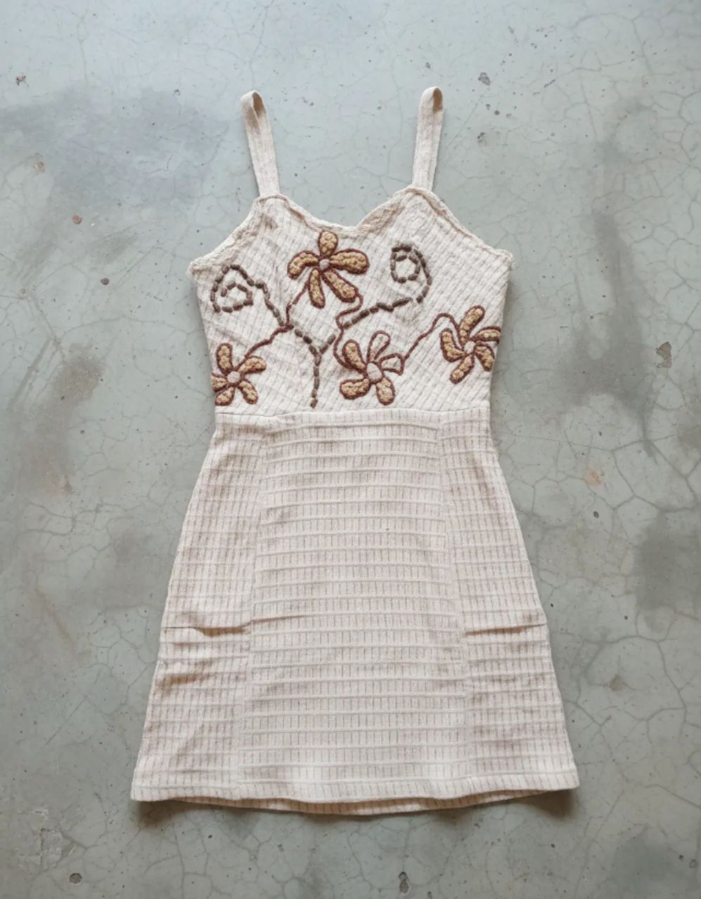 Vestido Curto com Bordado