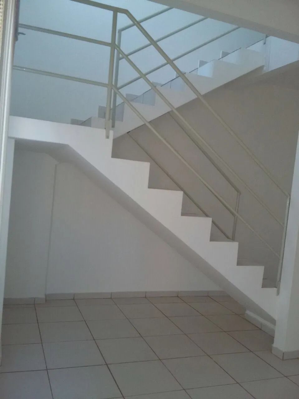 Alugo sobrado Geminado 