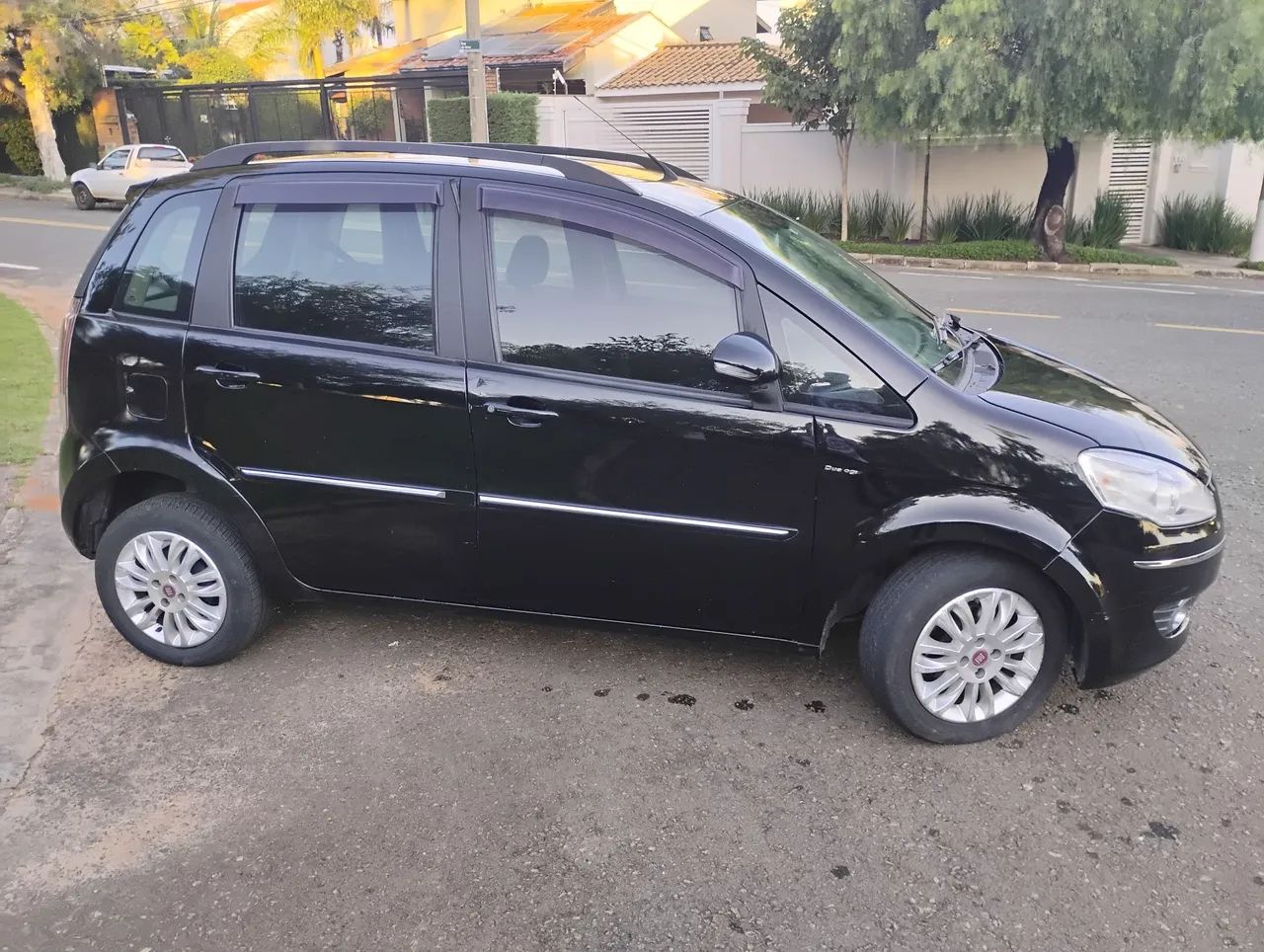 Fiat Idea Essence Dualogic 1.6 Flex 16V 5P 2012 - Foto 3