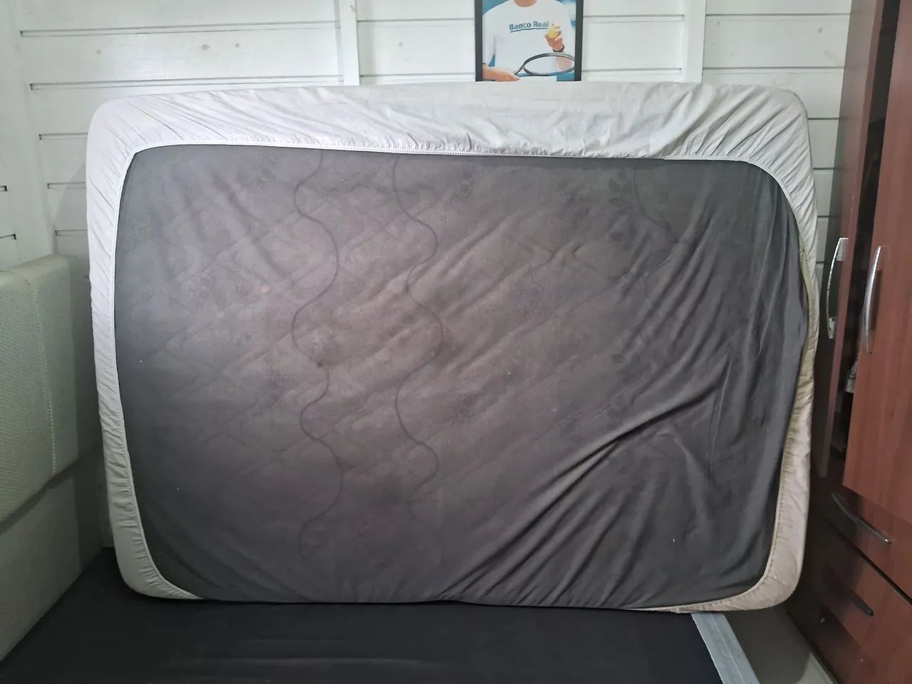 Cama de Casal com Colchão D28 e Cabeceira em Perfeito Estado - Foto 4