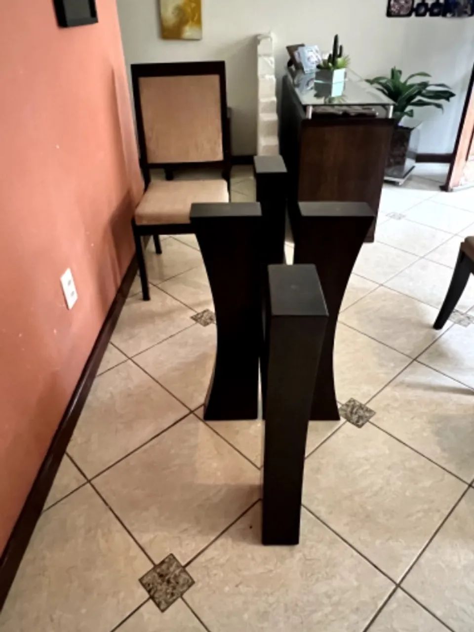 Suporte da mesa e 4 Cadeiras - Foto 2