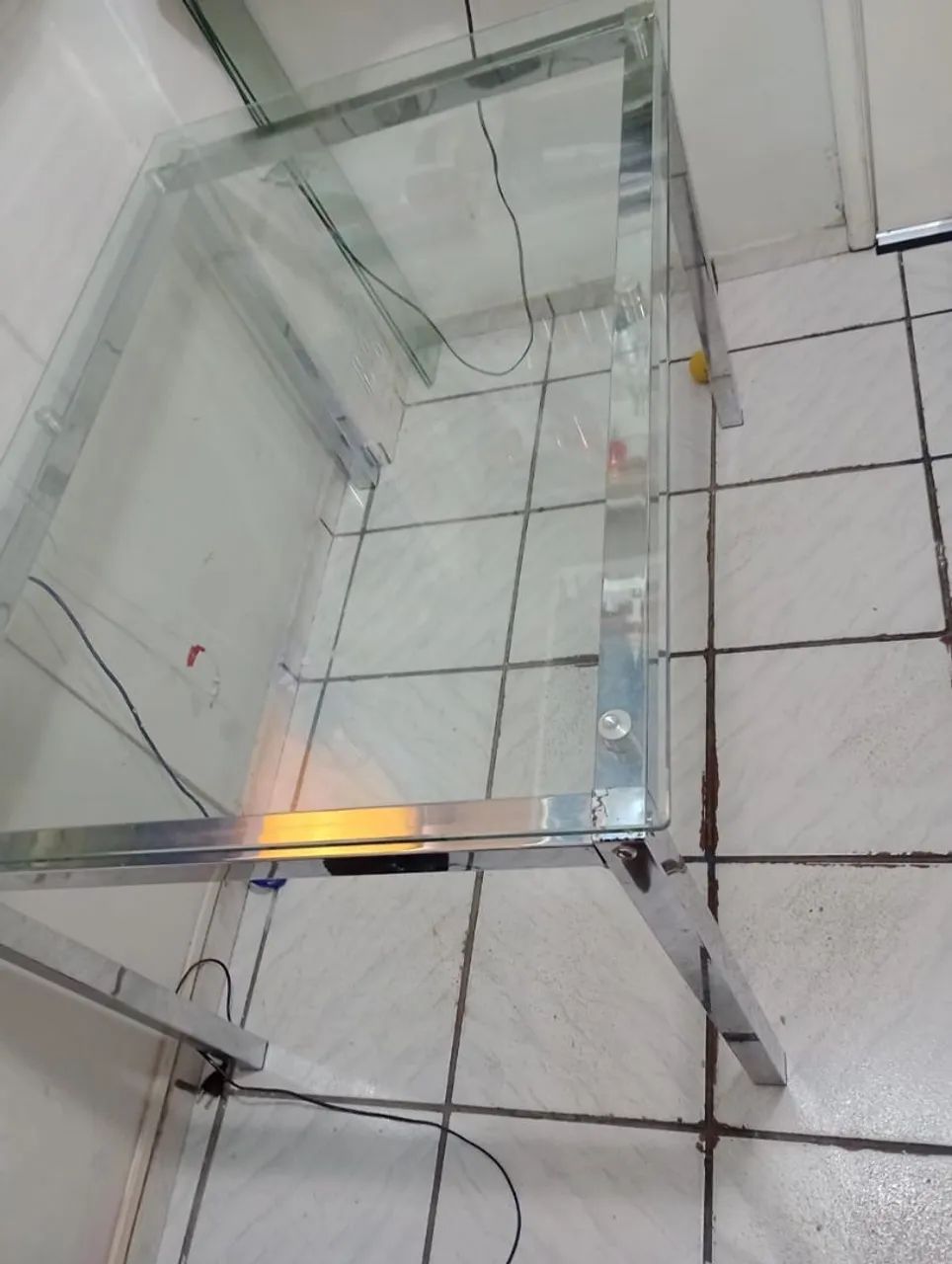 Mesa de Jantar de vidro e alumínio 
