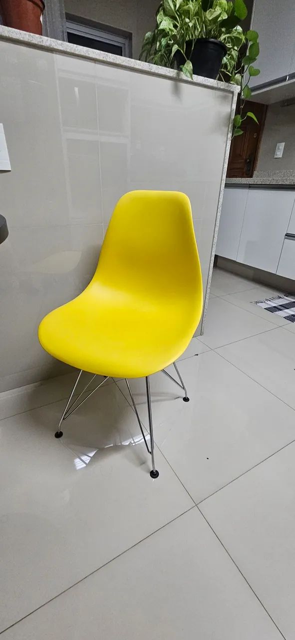 Vendo mesa de cozinha com duas cadeiras - Foto 3