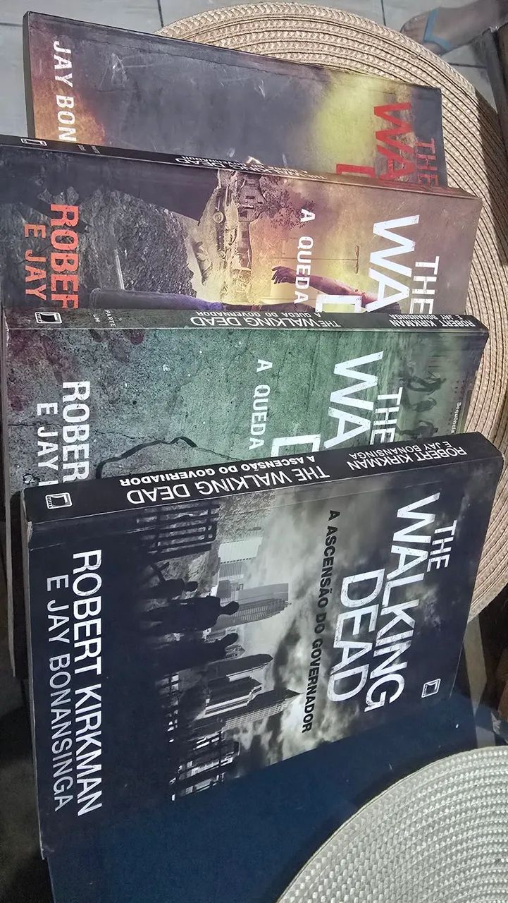 Livros the walking dead - Foto 2