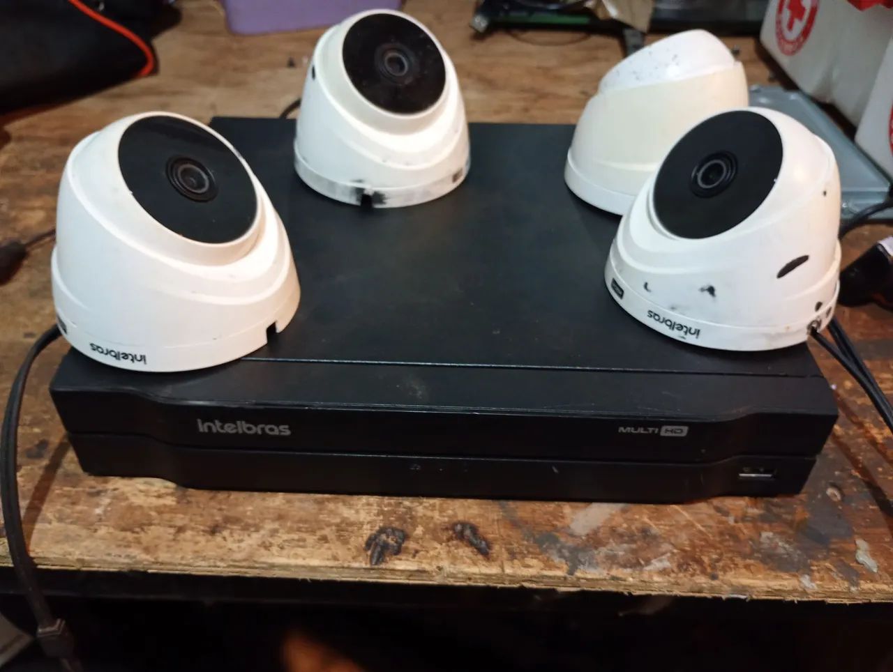 DVR Intelbras com 4 câmeras 