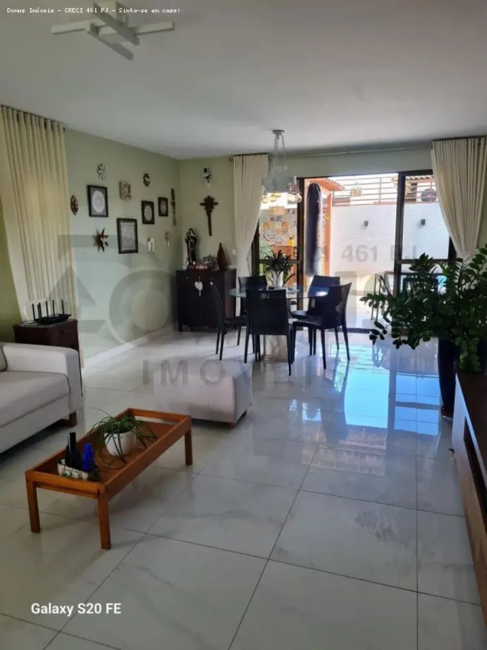 Casa Duplex no Condomínio Alamedas do Sol com 275m², 4 Quartos, Varanda, 2 Garagens e Laze