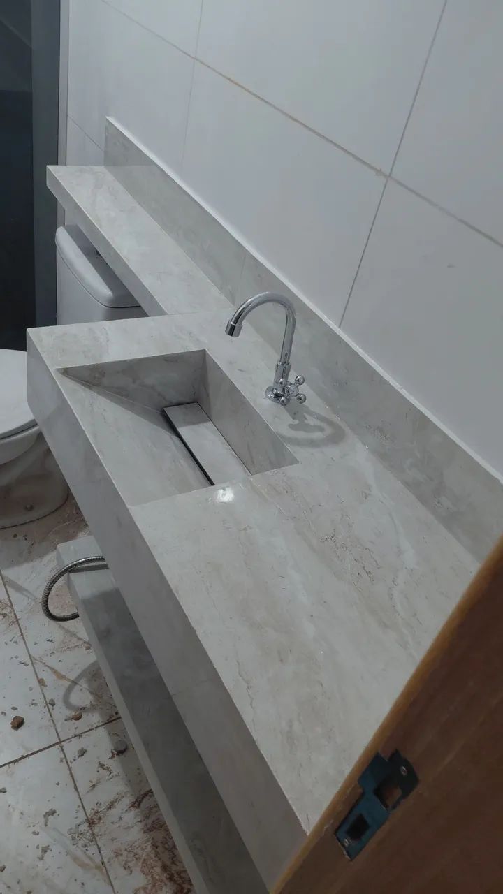 Pia com bancada lateral 