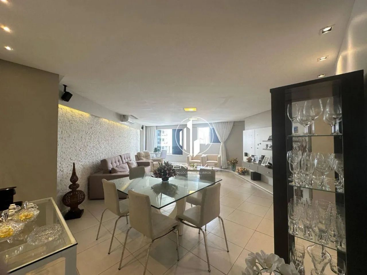 Amplo apartamento projetado com 03 quartos + DCE no Brisamar - Foto 4