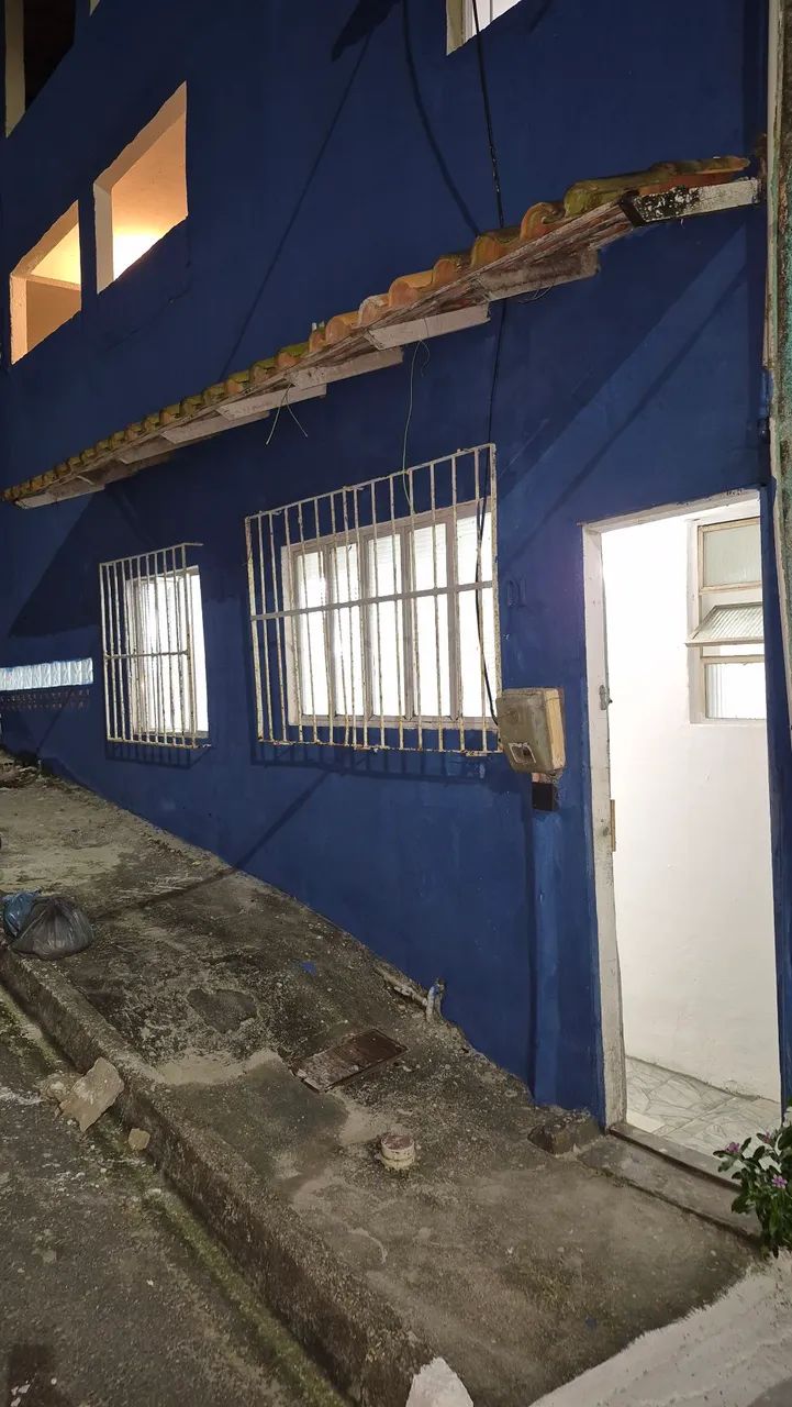 Alugo casa no peró 