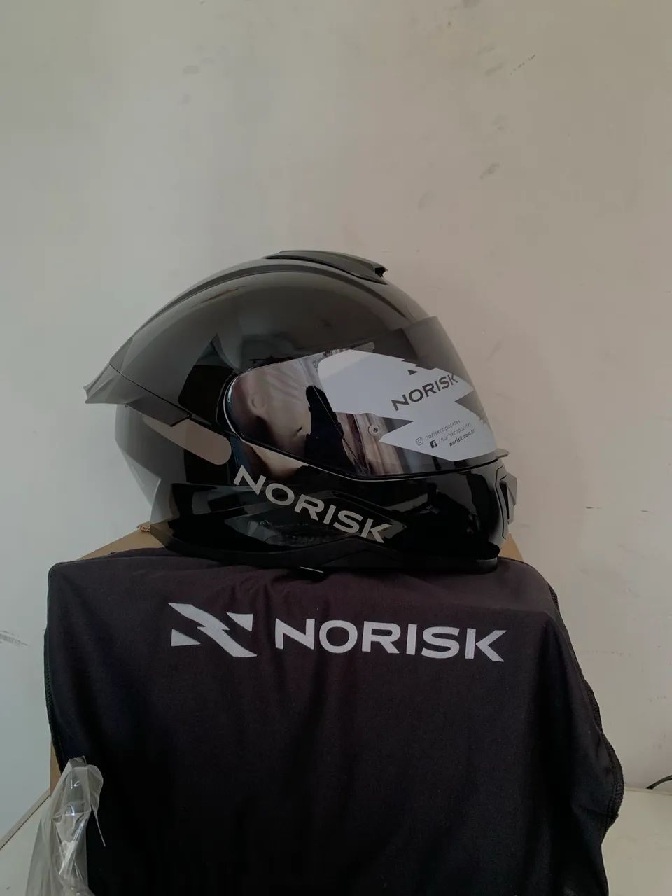 Capacete Norisk Razor Black Edition, com spoiler. TAM: 58 - Foto 2