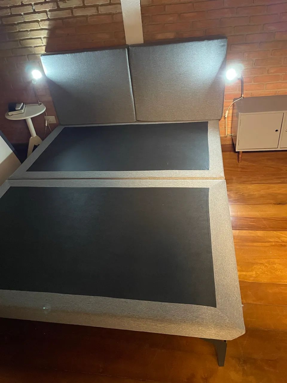 Cama queen cabeceira em linho cinza - semi nova impecável  - Foto 3