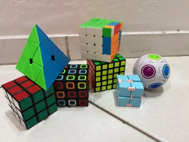 Kit de 7 cubos mágicos variados - Foto 2