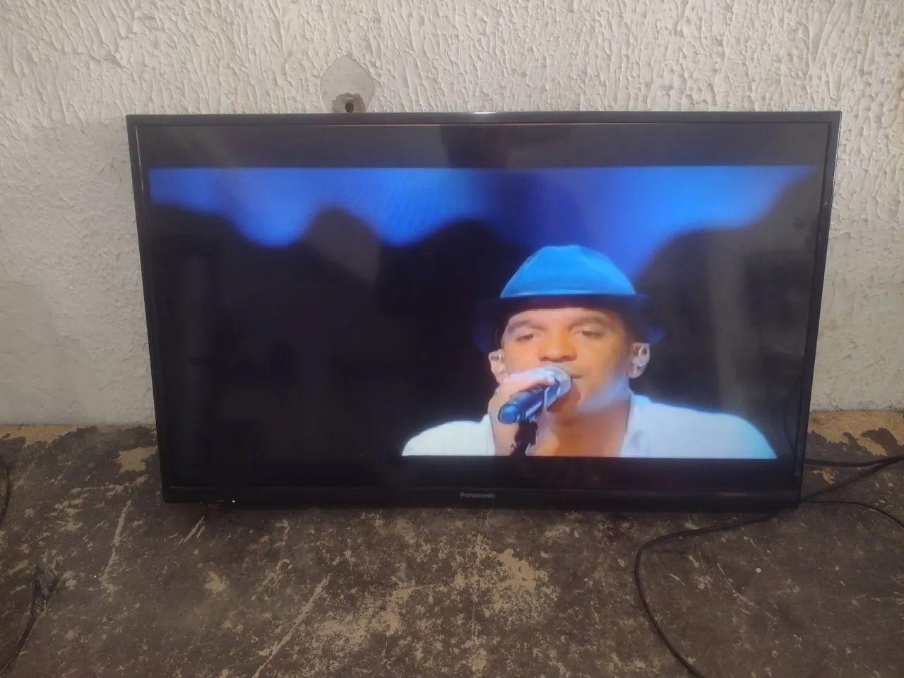 Vendo TV Panasonic 32 polegadas LED - Foto 2