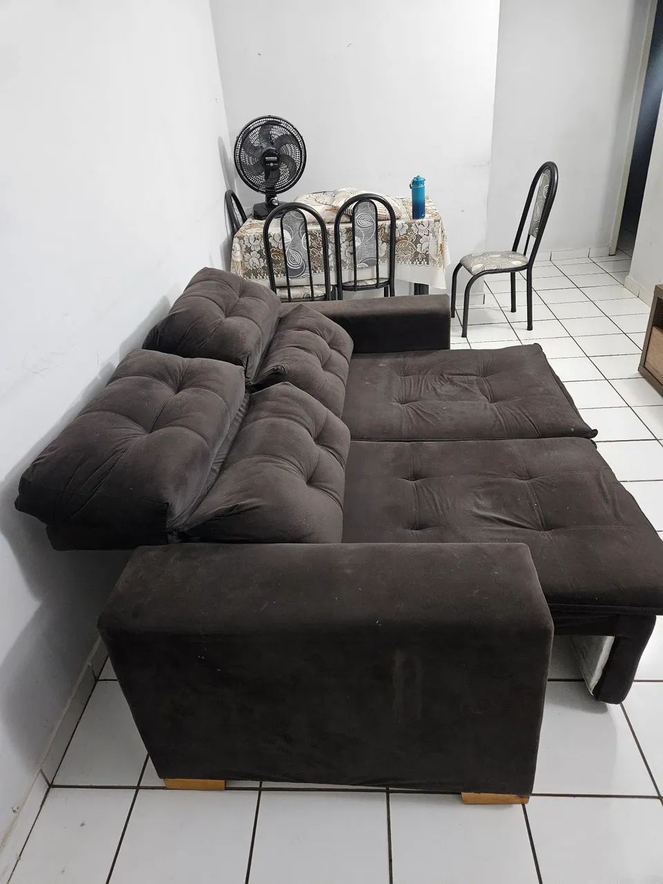 Sofá retrátil e reclinável na cor marrom - Foto 2