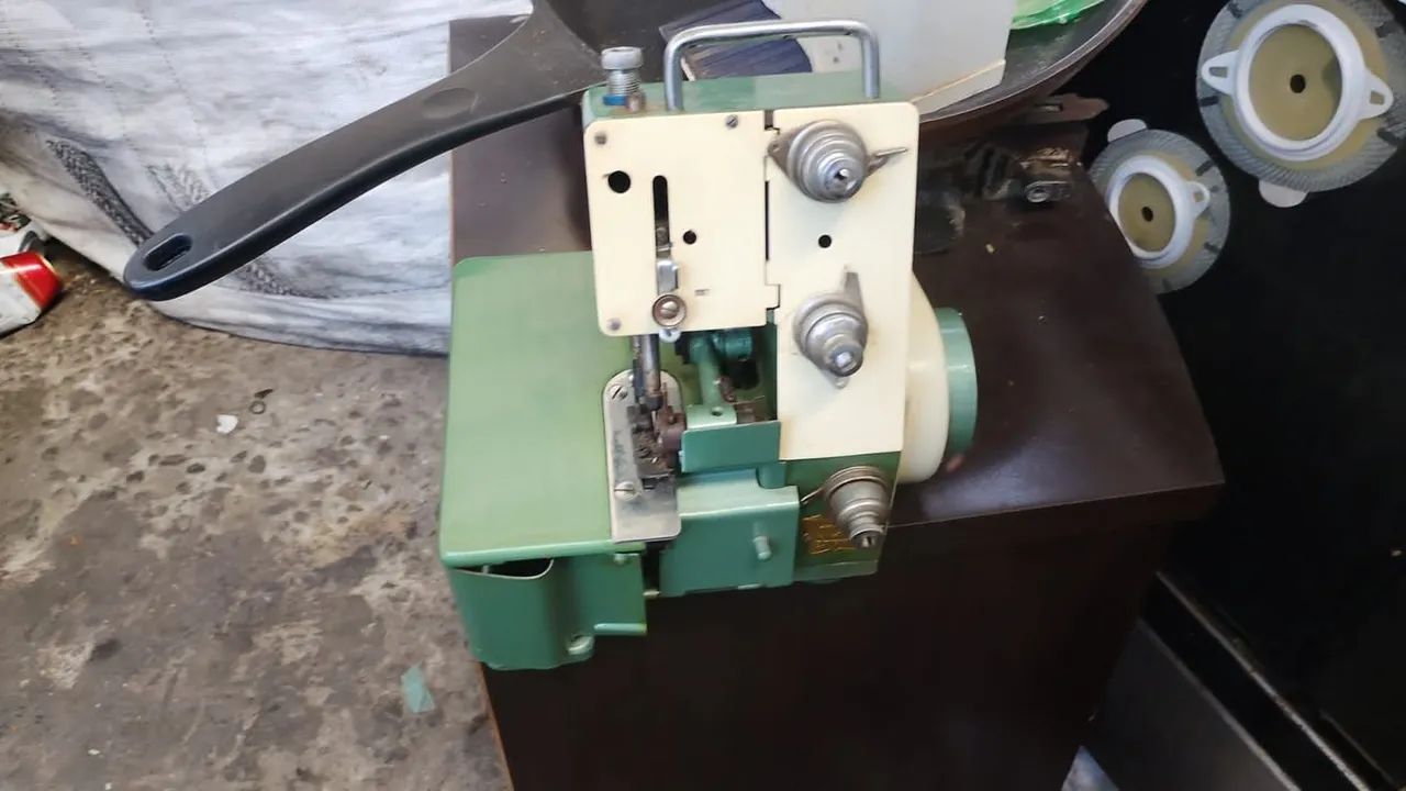 Máquina de costurar overlock 