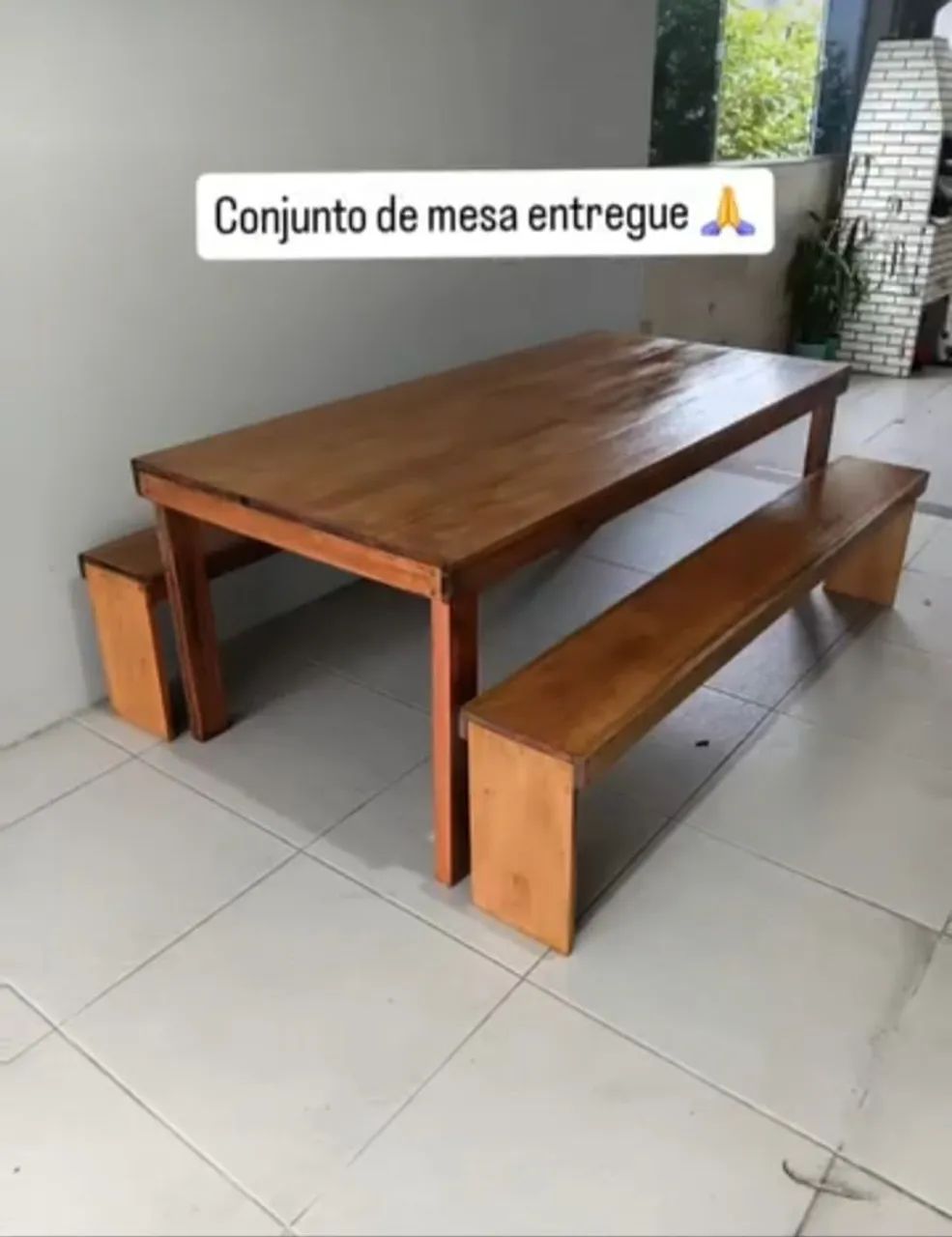 Mesa de madeira maciça para churrasco com bancos - Foto 2