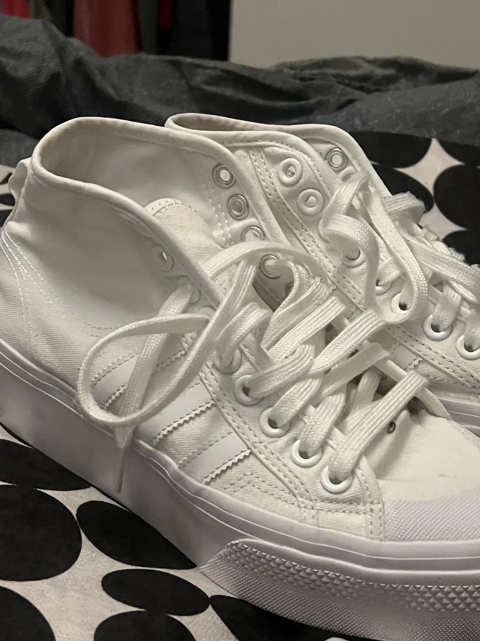 Tênis adidas cano alto 
