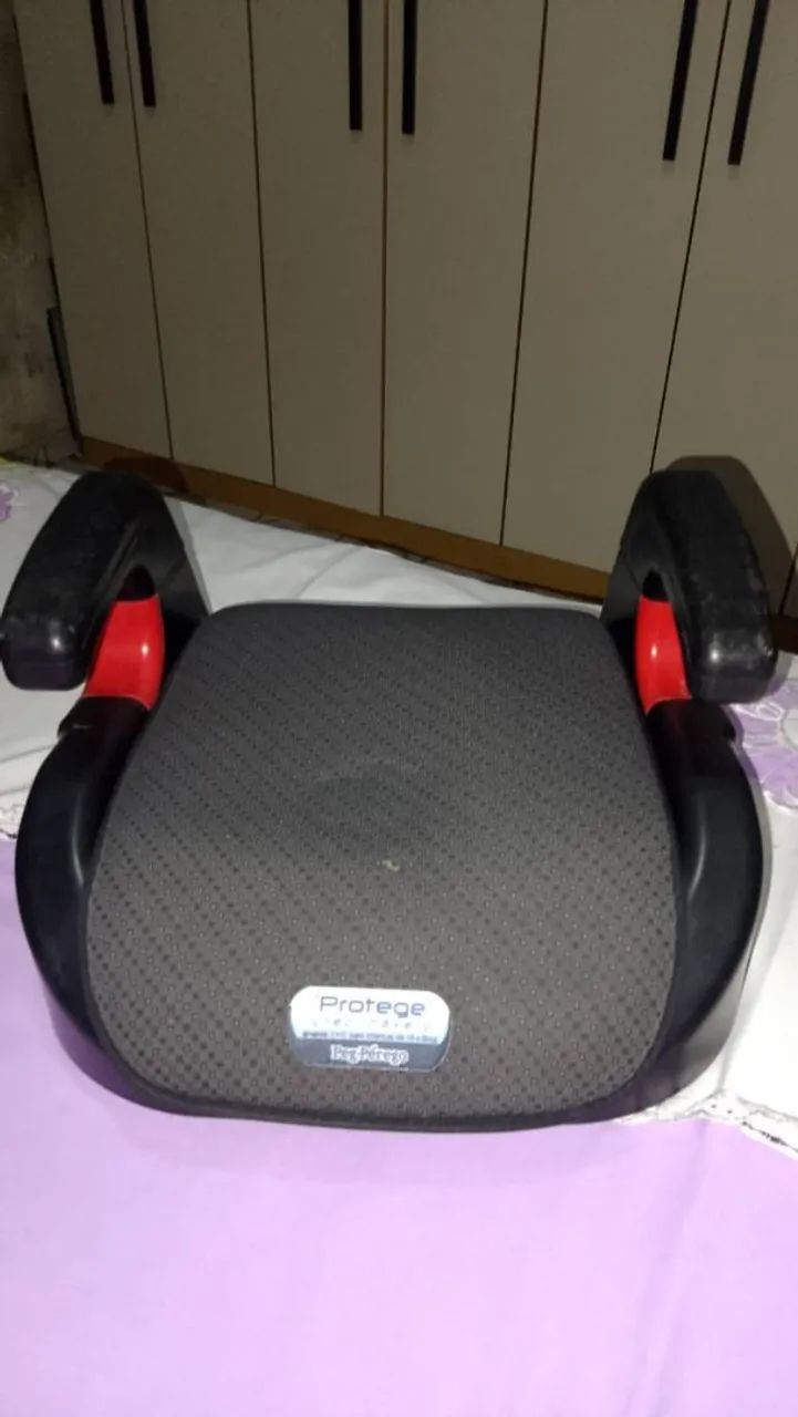 Cadeira de criança para auto.